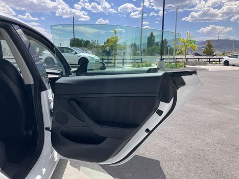 Used 2022 Tesla Model 3 Long Range AWD/4WD image 17
