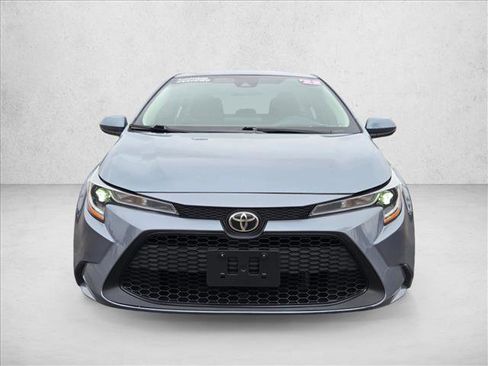 Used 2022 Toyota Corolla LE image 2