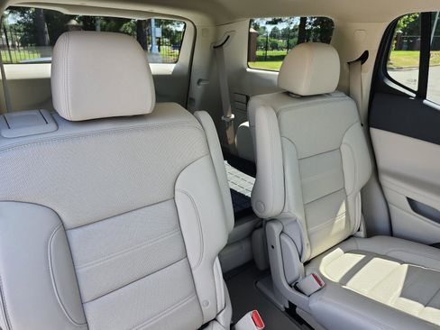 Certified 2023 GMC Acadia Denali w/ Denali Ultimate Package AWD/4WD image 10