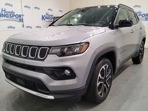 Used 2023 Jeep Compass Limited AWD/4WD image 7