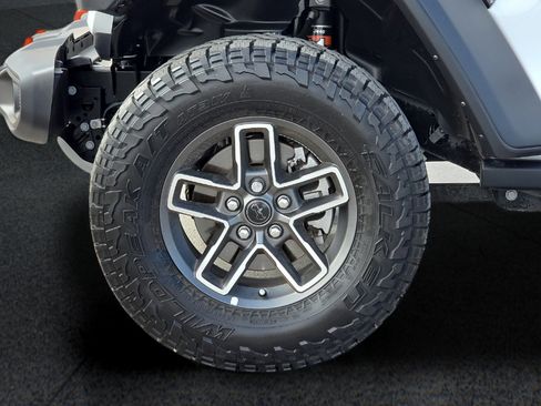 Used 2026 Jeep Gladiator Mojave AWD/4WD image 8