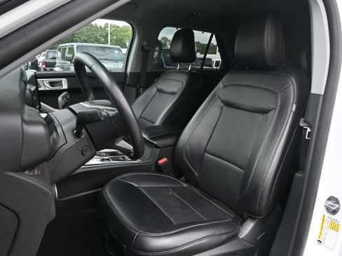 Used 2023 Ford Explorer Limited w/ Equipment Group 301A AWD/4WD image 12