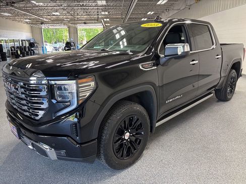 Used 2023 GMC Sierra 1500 Denali w/ Technology Package AWD/4WD image 3