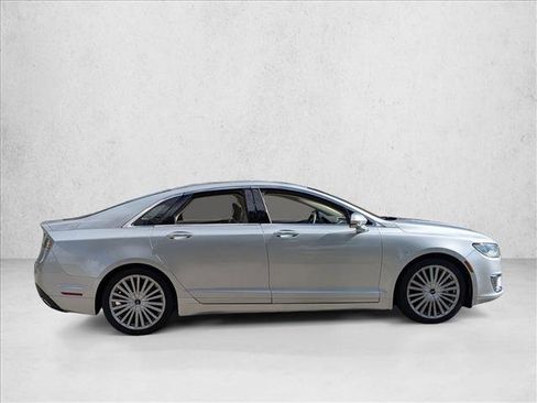 Used 2017 Lincoln MKZ Reserve image 4