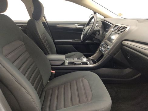 Used 2018 Ford Fusion SE w/ Fusion SE Technology Package FWD image 21