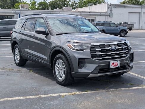 New 2026 Ford Explorer Active AWD/4WD image 2