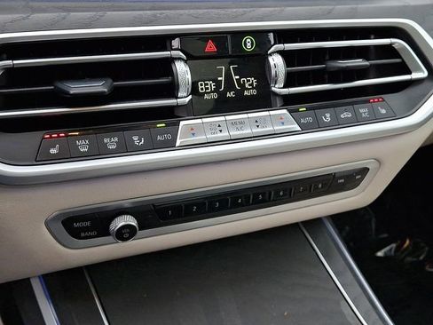 Used 2022 BMW X7 xDrive40i w/ Executive Package image 21