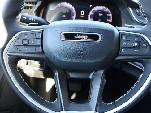 New 2025 Jeep Grand Cherokee Limited image 21