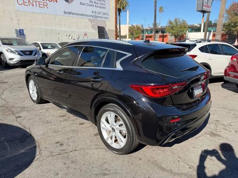 Used 2018 INFINITI QX30 Premium w/ Navigation Package image 11