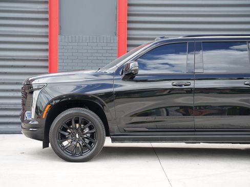 Used 2025 Cadillac Escalade ESV Premium Luxury w/ Touring Package AWD/4WD image 11
