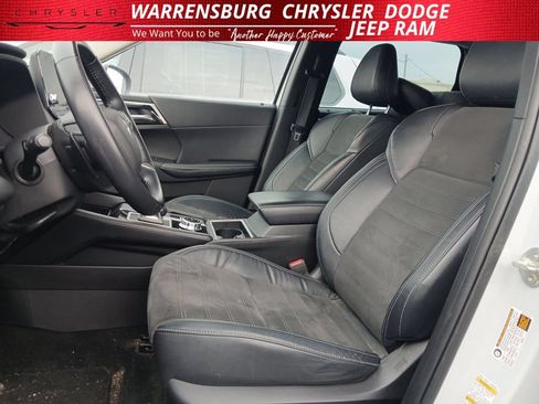 Used 2023 Mitsubishi Outlander SE AWD/4WD image 14
