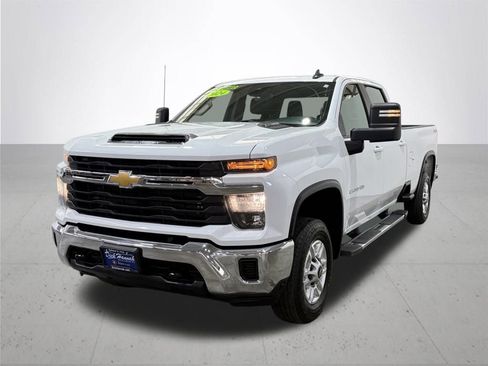 Used 2024 Chevrolet Silverado 2500 LT image 2
