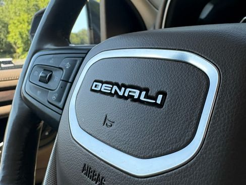 Used 2021 GMC Yukon Denali AWD/4WD image 18