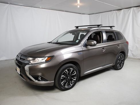 Used 2018 Mitsubishi Outlander SEL image 21