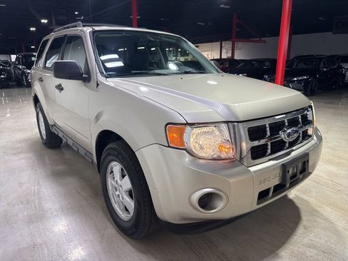 Used 2010 Ford Escape XLS image 8