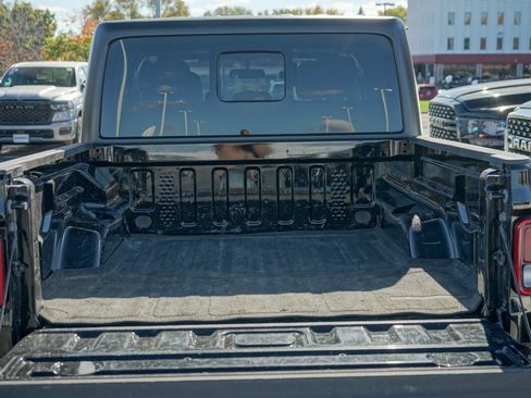 Used 2021 Jeep Gladiator Willys image 9