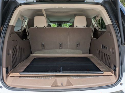 Used 2022 GMC Yukon XL Denali RWD image 7