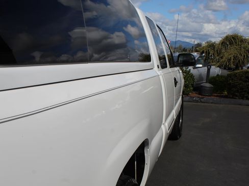 Used 2003 Chevrolet Silverado 1500 LS image 17