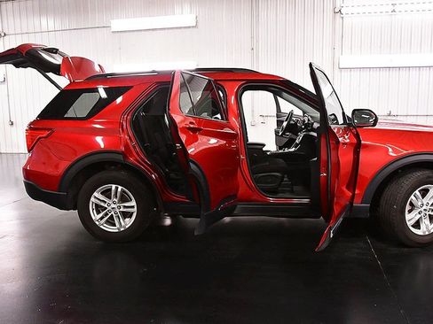 Used 2023 Ford Explorer XLT AWD/4WD image 36