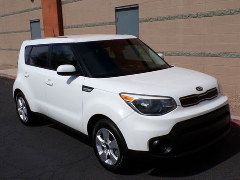 Used 2018 Kia Soul FWD image 1