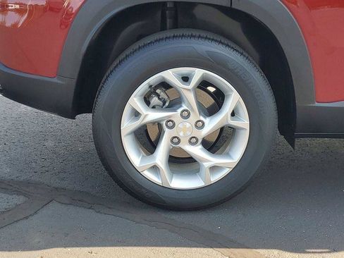 Used 2024 Chevrolet Trax LS w/ LS Convenience Package FWD image 28