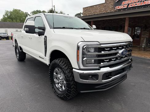 Used 2023 Ford F250 Lariat w/ Lariat Ultimate Package AWD/4WD image 2