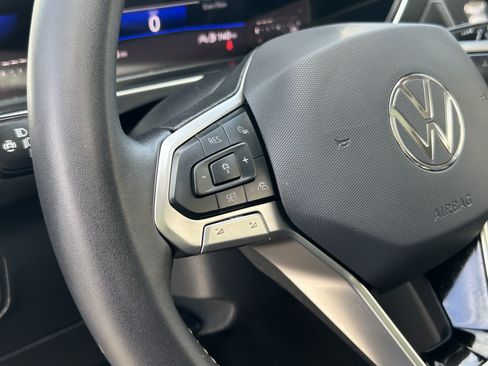 Used 2024 Volkswagen Tiguan SE w/ Panoramic Sunroof Package FWD image 26