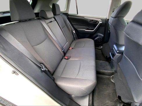 Used 2021 Toyota RAV4 LE FWD image 19