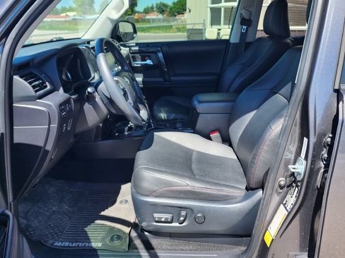 Used 2020 Toyota 4Runner Venture w/ Moonroof Package AWD/4WD image 17
