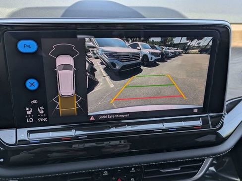 Certified 2025 Volkswagen Atlas SE FWD image 23