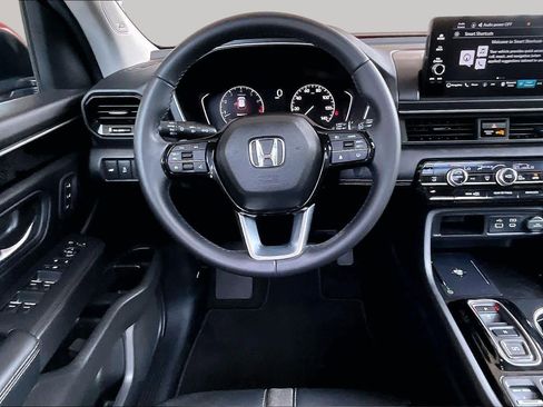 Used 2025 Honda Pilot Touring image 6