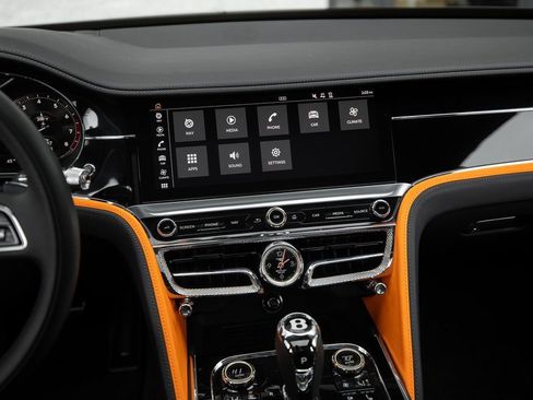Used 2024 Bentley Flying Spur W12 image 29