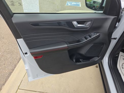 Used 2025 Ford Escape ST-Line Elite image 11