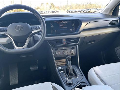 Used 2022 Volkswagen Taos SE image 18