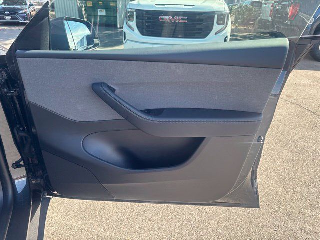 Used 2026 Tesla Model Y AWD image 37