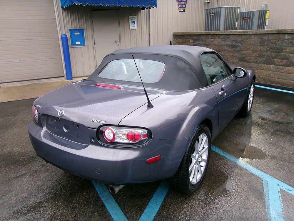 Used 2006 MAZDA MX-5 Miata Sport RWD image 6