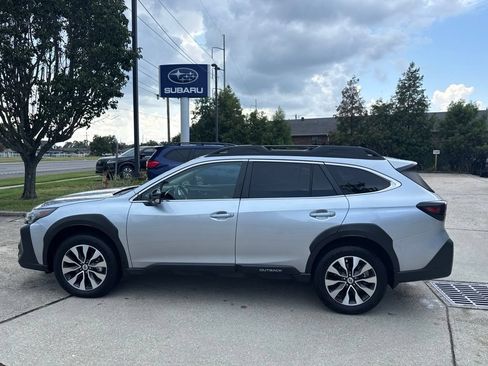 Used 2025 Subaru Outback Limited AWD/4WD image 4