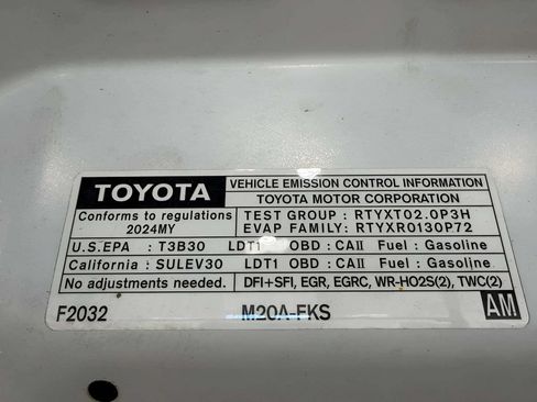 Used 2024 Toyota Corolla Cross LE AWD/4WD image 38