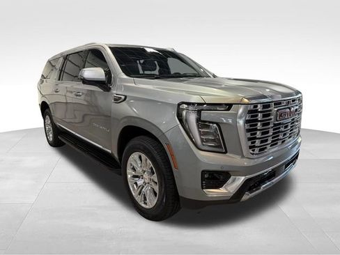 Used 2025 GMC Yukon XL Denali AWD/4WD image 3