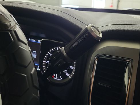 Used 2019 Nissan Titan SV AWD/4WD image 34