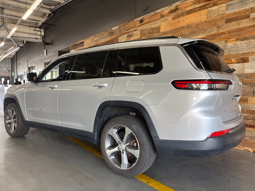 Used 2023 Jeep Grand Cherokee L Limited w/ Luxury Tech Group II AWD/4WD image 12