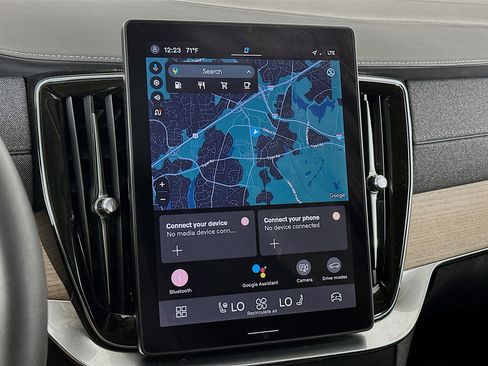 Used 2025 Volvo XC90 B5 Plus image 22