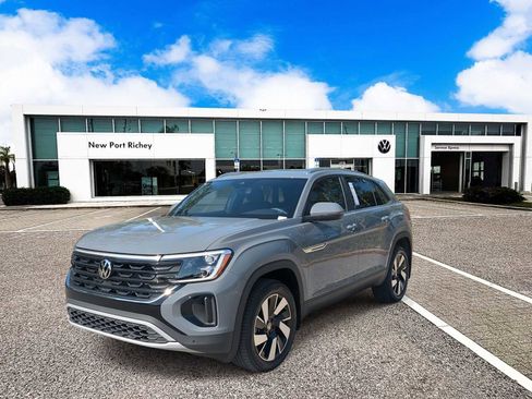 Used 2025 Volkswagen Atlas Cross Sport SE FWD image 4