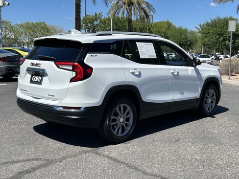 Used 2024 GMC Terrain SLT AWD/4WD image 4