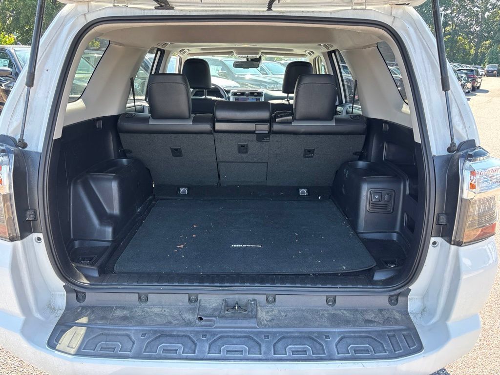 Used 2020 Toyota 4Runner SR5 Premium w/ Moonroof Package RWD image 21