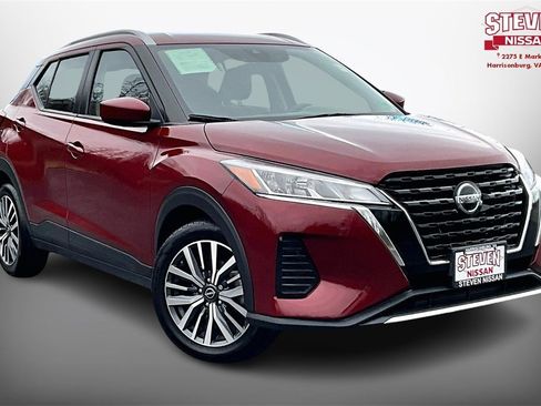 Used 2023 Nissan Kicks SV image 1