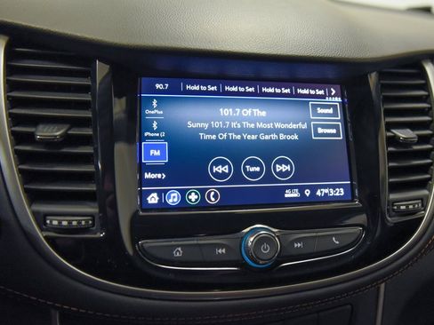 Used 2020 Chevrolet Trax LT w/ LT Convenience Package image 7