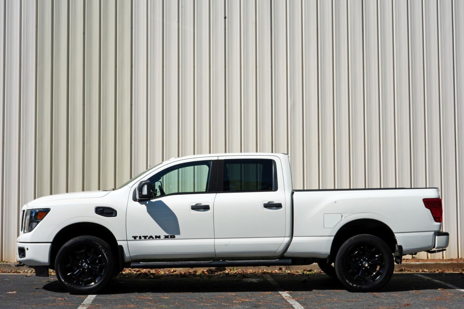 Used 2018 Nissan Titan SL w/ Midnight Edition AWD/4WD image 8