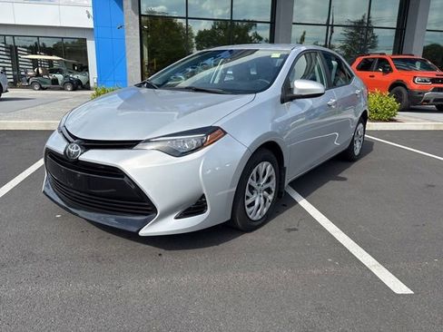 Used 2017 Toyota Corolla LE w/ Carpet Mat Package (TMS) FWD image 2
