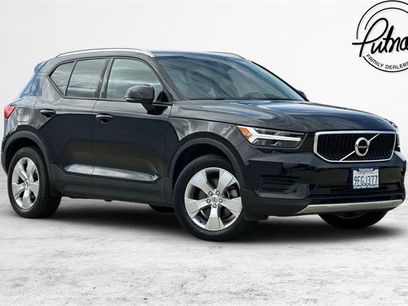 Used 2022 Volvo XC40 T5 Momentum